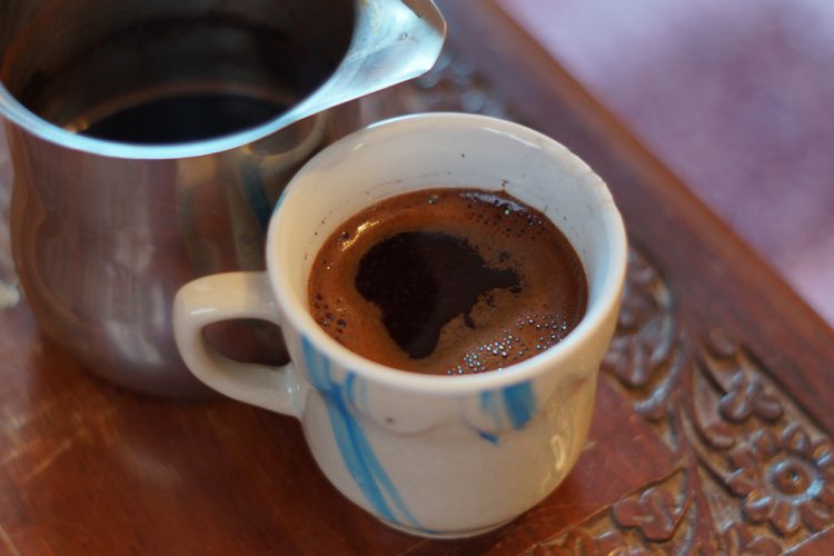 A e Mbron Kafeja Mëlçinë Nga Prekja e Sëmundjevee?