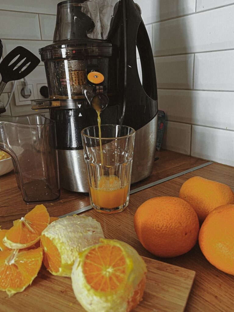 Zierja e lëkurave të portokallit në uthull: pse rekomandohet dhe për çfarë përdoret?