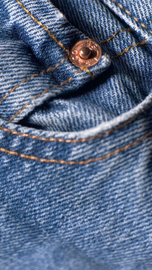 A e dini pse shërben xhepi i vogël i xhinseve?!