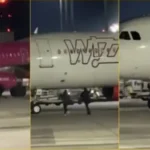 Përse dy pasagjerë u përpoqën të kapnin aeroplanin në pistë?