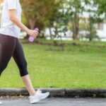 Përfitimet e shëndetit mendor dhe fizik nga ecja për vetëm 30 minuta në ditë