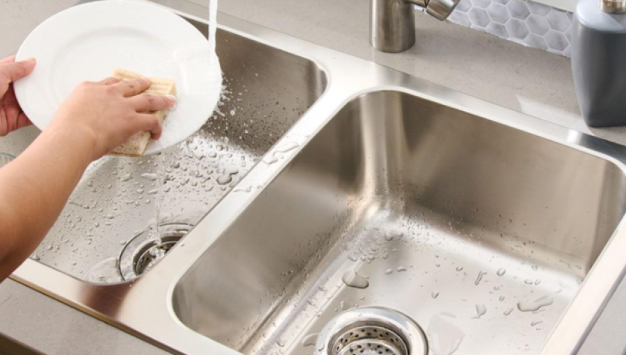 Ja gjërat që nuk duhet t’i mbani kurrë në hapësirën poshtë lavamanit