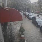 Qytetarit i bie portofoli, çiklisti e merr si të ishte i tij