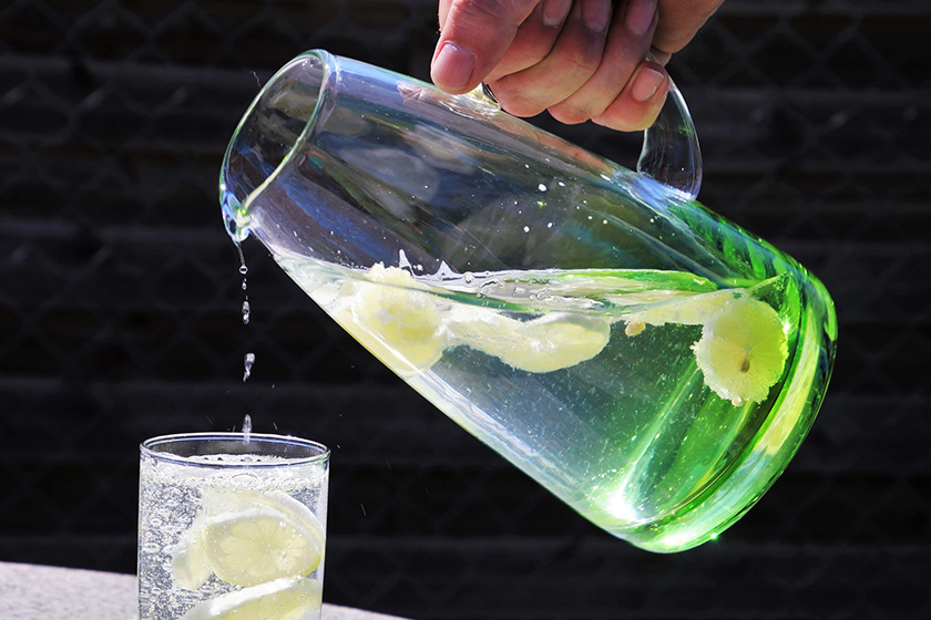 Sa gota ujë duhet të pimë në ditë?