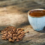 Efektet anësore të kafesë – Njihuni me dëmet që shkakton në trupin tonë kafeina