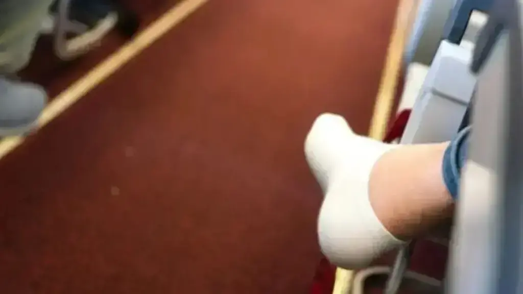 Arsyeja pse këpucët nuk duhet të hiqen kurrë gjatë fluturimit