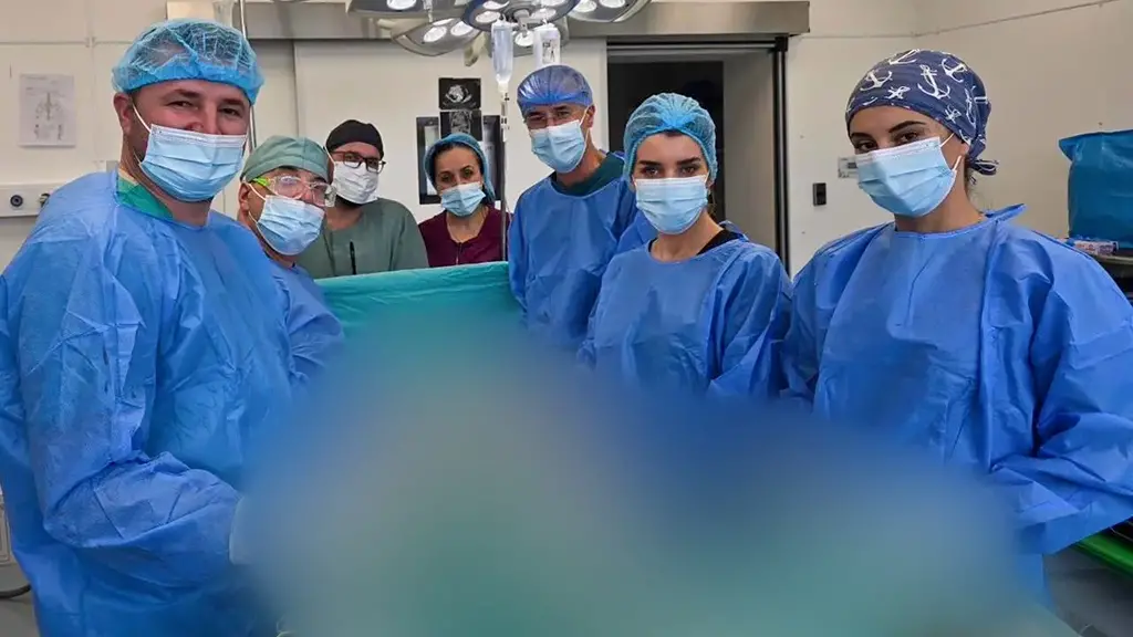 Një arritje e jashtëzakonshme në kirurgjinë torakale: Tumori 16 centimetra largohet me sukses