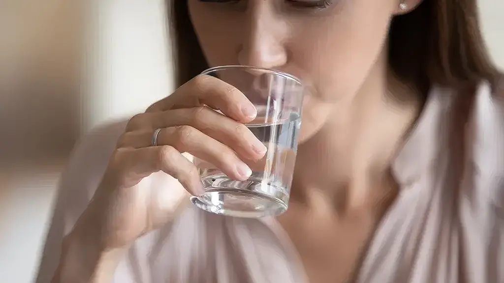 Si të lehtësoni dhimbjen e fytit brenda 15 sekondash: Zbuloni metodën e thjeshtë