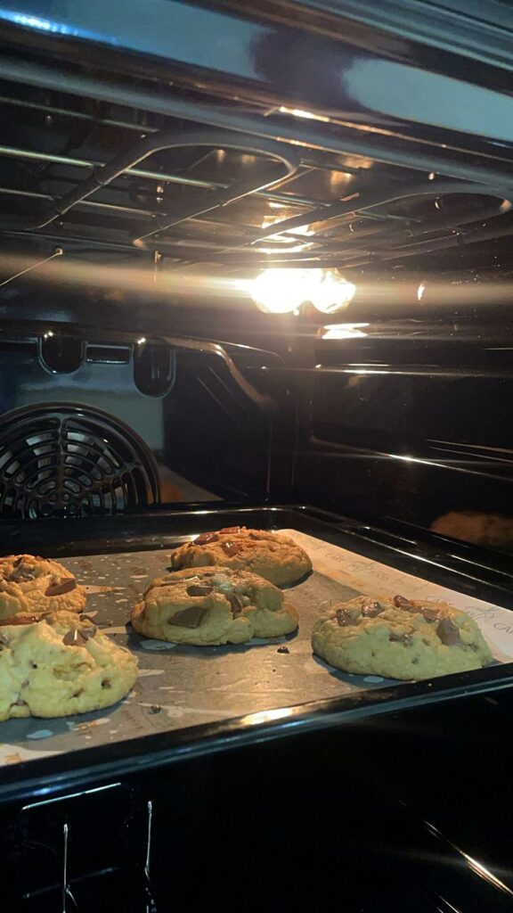 Këtë gabim e bëjnë pothuajse të gjithë në kuzhinë – sirtari poshtë furrës ka tjetër funksion