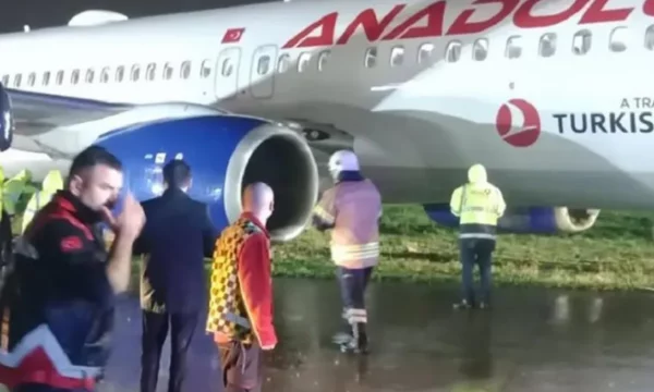 Incidenti në Aeroportin ‘Sabiha Gökçen’ i aeroplanit Prishtinë-Stamboll, pamjet tregojnë çfarë ndodhi Shiko video