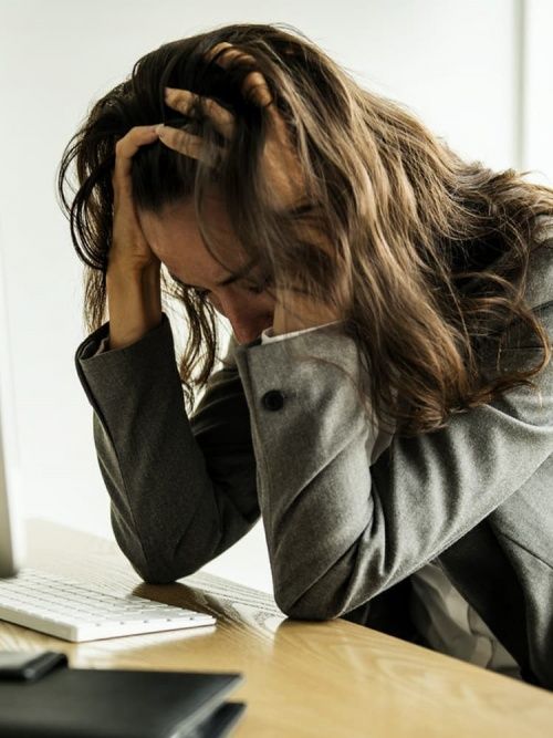 Ndiheni të lodhur dhe i harroni gjërat shpejt? Mund ta keni nga mungesa e kësaj vitamine