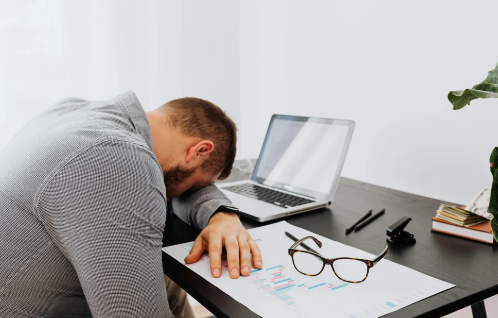 Pagjumësia kronike mund ta bëjë trurin të plaket më shpejt