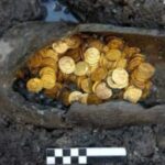 Po gërmonte në kopsht… ajo që gjeti poshtë tokës vlen 700 mijë euro