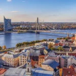 “Burra me qira”: Trendi i ri që po fiton terren mes grave në një shtet evropian