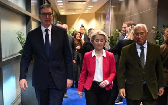 Vuçiqi në Bruksel, para kamerave, zbulon “pa dashje”: Sapo mora një mesazh nga Moska