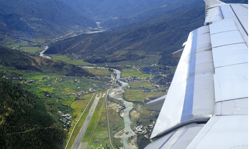 ‘Ulja sfiduese’, Aeroporti ndërkombëtar ku vetëm 50 pilotë në botë mund të ulin avionët