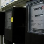 Dy persona goditen nga rryma derisa po ndërronin njehsorët