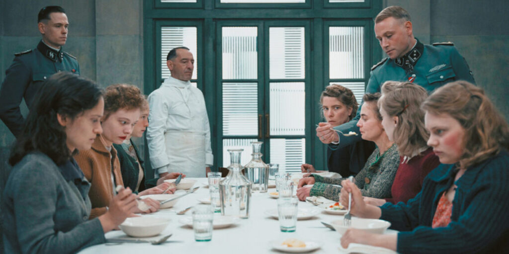 Historia që frymëzoi filmin: Gratë që shijonin ushqimin e Hitlerit për të parë nëse ishte i helmuar