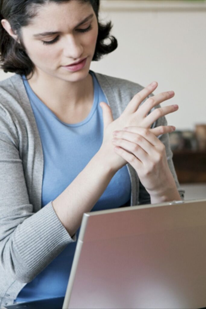 Të mpihen duart dhe këmbët? Ja çfarë fshihet pas kësaj shenje për shëndetin tënd!/ Disa trajtime natyrale nga Ylli Merja