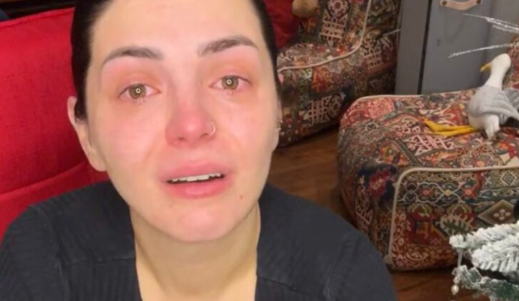 Fifi shpërthen në lot gjatë live-it në Instagram, shfaqet në gjendje të rënduar emocionale