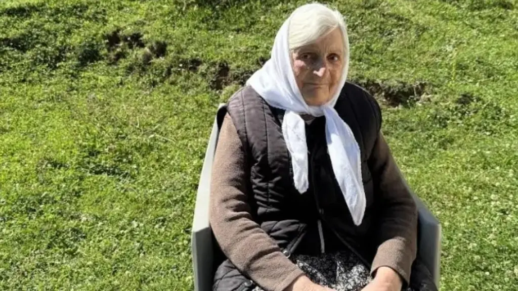 Historia e ndarjes dhe takimit: Si kufiri ndau një vajzë nga nëna e saj për 42 vjet