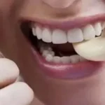 Ja çfarë ndodh nëse mbani për 15 minuta një thelpi hudhër në gojë