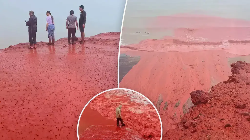 Uji bëhet i kuq si gjaku – plazhi që po trondit botën