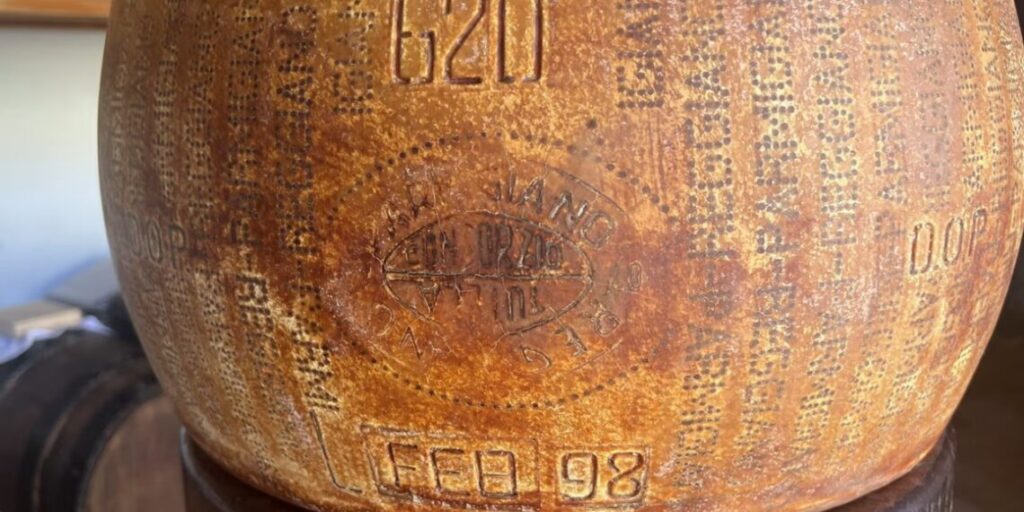 Rekordi/ Hapet pas 27 vitesh rrota e djathit “Parmixhano” në Parma të Italisë