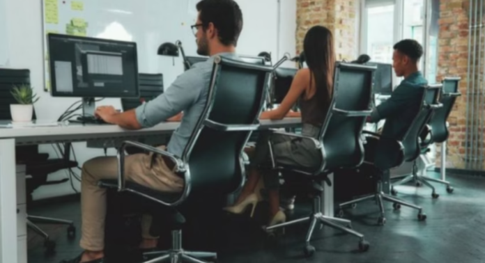 Dy orë ulur = një cigare? Studimi që po ngre alarmin