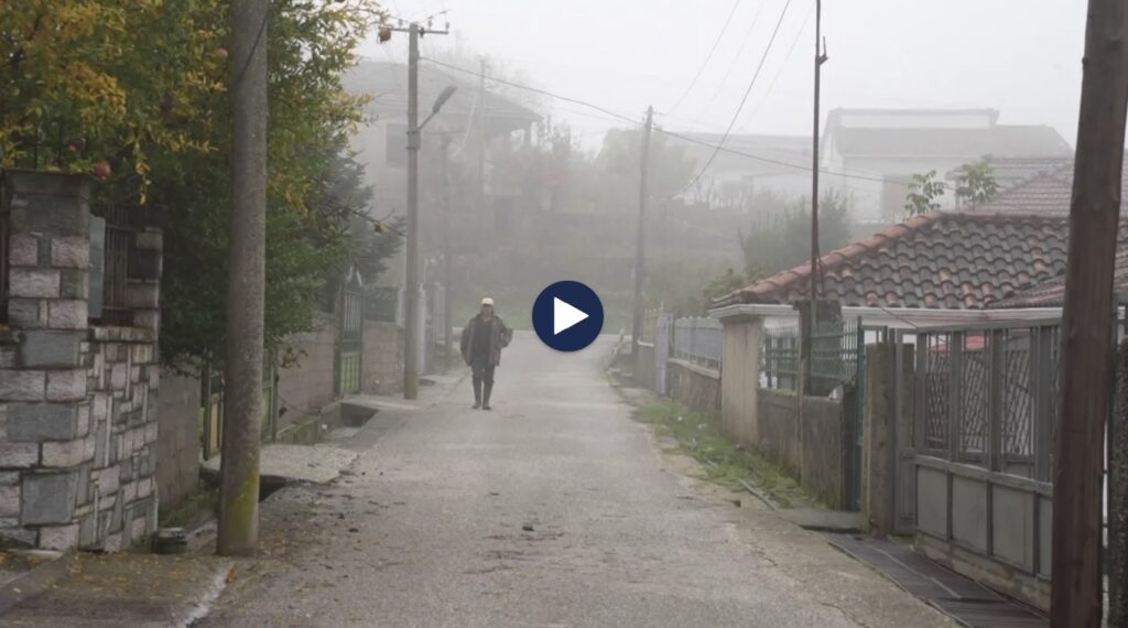 Fshati që po shuhet, nuk ka fëmijë/ Më i riu është 65 vjeç, mbyllet shkolla në fshatin Andon Poçi në Gjirokastër